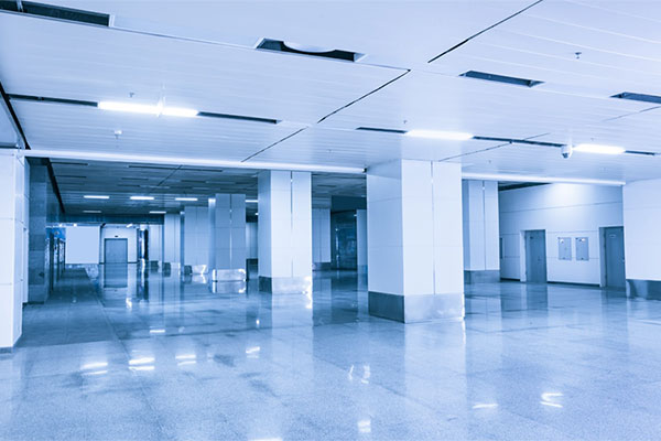 深圳电子厂净化车间装修选型：别让低价工程毁了你的产线良率！